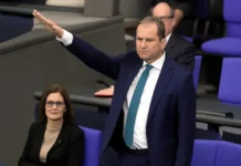 Deputado da AfD é denunciado por saudação nazista no Parlamento; promotoria de Berlim pede abertura de processo