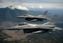 Caças dos EUA sobrevoam região próxima a Caracas, Venezuela, segundo dados de radar, em contexto de tensões regionais