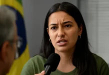 Brasileira abusada por Epstein critica censura nos arquivos: falta de transparência é afronta às vítimas, afirma