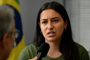 Brasileira abusada por Epstein critica censura nos arquivos: falta de transparência é afronta às vítimas, afirma