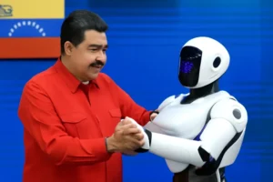 Maduro dança com robô de IA na TV estatal durante crise com EUA: gesto viral expõe a estratégia de comunicação venezuelana