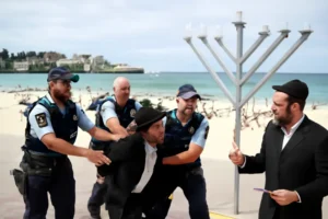 Bondi Beach: polícia afirma que pai e filho agiram sozinhos no ataque durante Hanukkah em Sydney