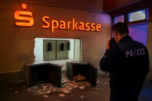 Assalto a cofres da Sparkasse em Gelsenkirchen: cerca de 30 milhões de euros roubados e investigação avança