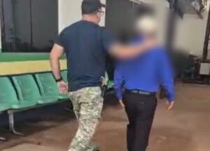 Homem é preso no AM suspeito de estuprar sua neta de 5 anos e outra criança de 7: ‘Deitou nu com uma delas’