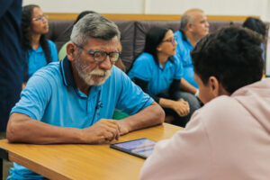 EJA do Sesc Amazonas oferece vagas gratuitas no ensino presencial e a distância