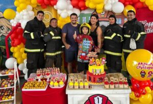 Criança autista de 9 anos comemora aniversário com surpresa dos bombeiros em Manaus