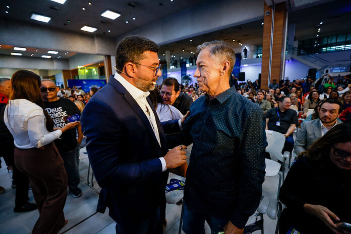 'É o sentimento de uma vida nova' diz paciente sobre transplante duplo inédito no Amazonas_Governador Wilson Lima e o paciente Luiz Carlos_Foto Alex Pazuello_Secom 2