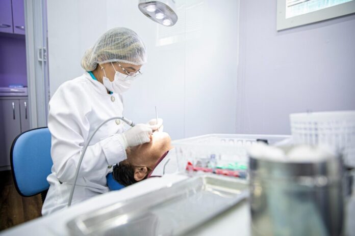 Ação da UEA leva atendimento odontológico gratuito à comunidade acadêmica e seus familiares