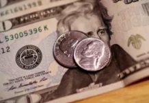 Dólar Recua para R$ 5,37 com Alívio na Tensão Venezuelana e Apetite por Emergentes