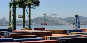Brasil Prevê Superávit Comercial Recorde de Até US$ 90 Bilhões em 2026