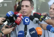 Jair Bolsonaro sofre queda e é diagnosticado com traumatismo craniano leve em Brasília