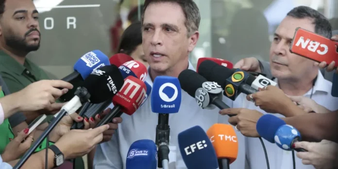 Jair Bolsonaro sofre queda e é diagnosticado com traumatismo craniano leve em Brasília