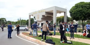 Condenação de Bolsonaro por Tentativa de Golpe Gera Manchetes Internacionais e Alerta sobre Democracia