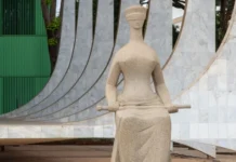 Defesa de Bolsonaro Pede Novamente Prisão Domiciliar ao STF por Motivos de Saúde