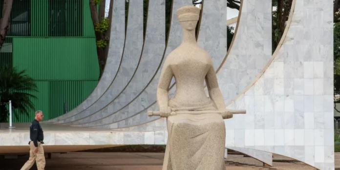 Defesa de Bolsonaro Pede Novamente Prisão Domiciliar ao STF por Motivos de Saúde