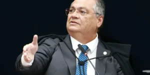 Mulher que ofendeu Ministro Flávio Dino em voo se torna ré no STF