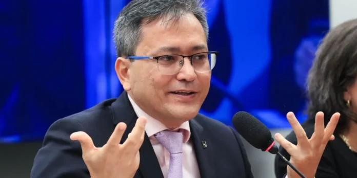 Receita Federal mira R$ 200 bilhões com nova estratégia de cobrança amigável e foco em devedores contumazes