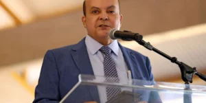 Oposição no DF protocola pedido de impeachment contra Ibaneis Rocha após citação em caso Banco Master