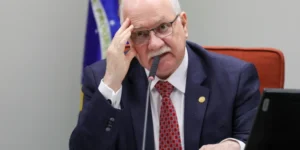 Ministro Fachin Alerta: Democracia Brasileira Enfrenta Desafios Sombrios e Novas Ameaças