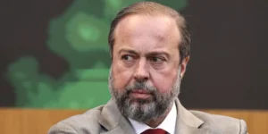 Ministro Alexandre Silveira cobra ações urgentes da Vale após vazamentos em minas de MG