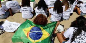 Julgamento de PMs por Morte de Thiago Menezes Flausino Começa no Rio; Família Clama por Justiça