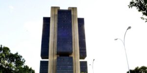 Copom Decide Selic com Quórum Reduzido: Inflação e Dólar Pressionam Decisão