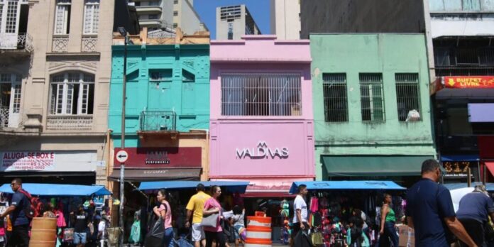 Consumo familiar impulsiona mercado de trabalho e derruba desemprego para menor nível desde 2012