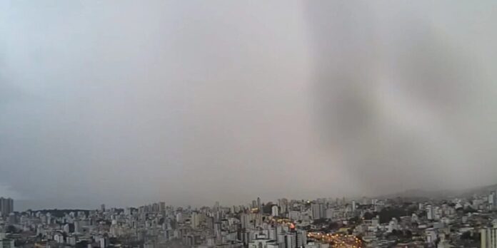 Alerta de Perigo em Minas Gerais Tempestades e Ventos Fortes Exigem Atenção da População