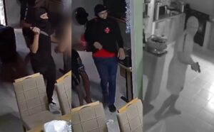 PROCURADOS: homens armados invadem casa, agridem família e fogem com R$ 2,4 mil em Manaus