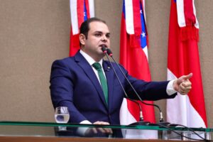 Presidente da Aleam comenta coletiva de David Almeida após prisão de assessora: ‘O prefeito tá desesperado’