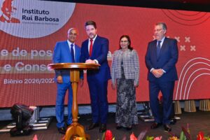 Corregedor do TCE-AM assume Primeira Secretaria do IRB para o biênio 2026-2027