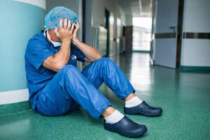 Hospital de Manaus é condenado após enfermeiro atuar sozinho com até 20 pacientes, aponta decisão