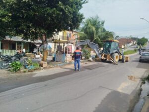 Construções irregulares em área pública são demolidas no bairro Nova Cidade