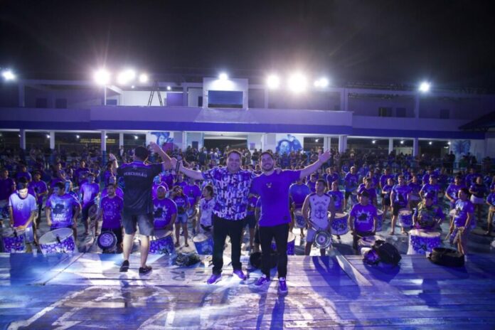 Curral Zeca Xibelão vibra com o povo Caprichoso em noite de Esquenta Carnaboi Curral Zeca Xibelão vibra com o povo Caprichoso em noite de Esquenta Carnaboi