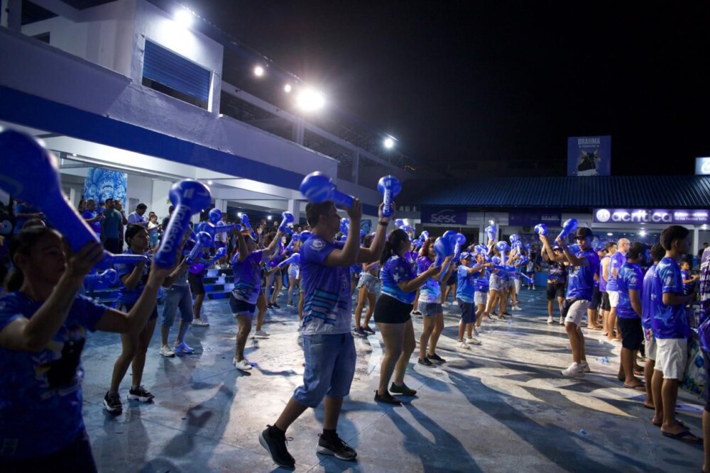 Curral Zeca Xibelão vibra com o povo Caprichoso em noite de Esquenta Carnaboi