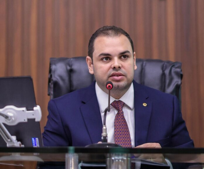 Roberto Cidade reforça rede de proteção com leis de enfrentamento às drogas e ao alcoolismo