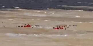 Lancha naufraga no Encontro das Águas e passageiros vivem momentos de desespero em Manaus