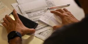 Novo salário mínimo de R$ 1.621 começa a ser pago nesta segunda-feira