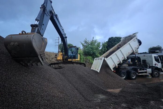 Manaus: Prefeitura abastece Seminf com materiais para acelerar obras de infraestrutura