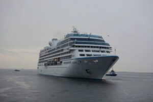 Temporada de cruzeiros 2026 inicia com chegada do MS Insígnia em Manaus e expectativa de R$ 8,31 milhões