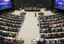 Fachin defende independência dos Poderes em discurso no Congresso