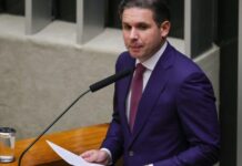 Motta promete avançar em debates sobre escala 6×1 e trabalho por aplicativos no Congresso