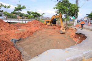 Prefeitura de Manaus acelera recuperação da rede de drenagem profunda na avenida Brasil