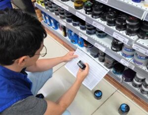 Prefeitura de Manaus apreende pomadas capilares irregulares em ação de segurança