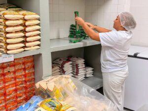 Manaus garante merenda escolar para mais de 450 escolas no início do ano letivo de 2026