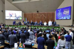 Corte de Contas prestigia abertura do ano legislativo na ALEAM