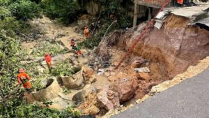 Manaus: obra emergencial restaura drenagem e fecha cratera na avenida Autaz Mirim