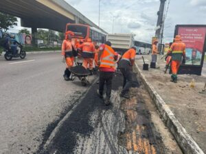 Corredores viários de Manaus recebem manutenção após danos causados por concessionária