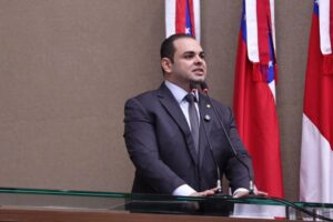 Roberto Cidade comemora lei que acelera licenças ambientais para pavimentação da BR-319