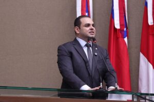 Roberto Cidade celebra lei que agiliza licenças para pavimentação da BR-319